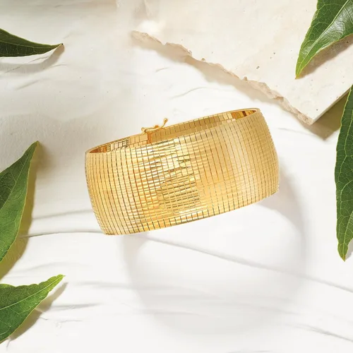 Vista 4 de Ross-Simons Italian 18kt Gold Over Sterling Diamond-Cut and Polished Omega Bracelet