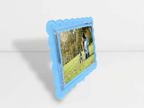 Vista 6 de GRAHAM DESIGN Marco de 5 x 7 pulgadas de acrílico con borde festoneado – Marco de fotos magnético para mesa (azul claro) – Marco de fotos flotante