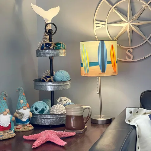 Vista 2 de Zeckos Lámpara de mesa de acero inoxidable de 18 pulgadas, un acento de decoración temática de playa perfecto con cautivadora pantalla de tabla