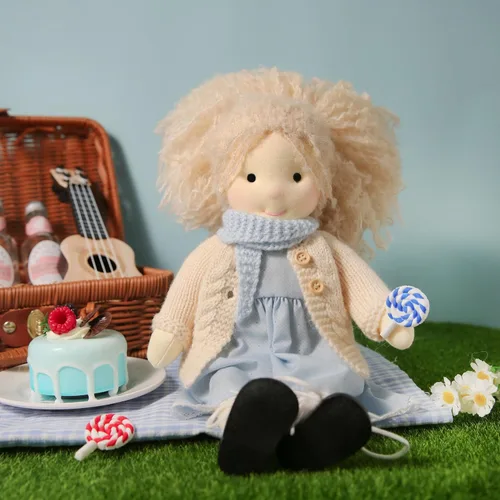 Vista 3 de BlissfulPixie Muñeca Waldorf hecha a mano, Florke de 12 pulgadas, muñeca de trapo suave con bonito peluche, ideal para bebés y niños pequeños