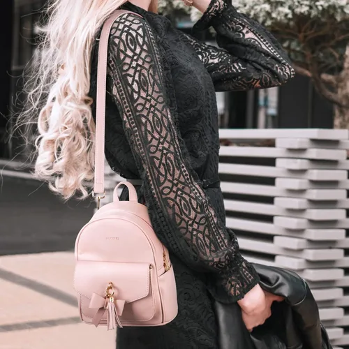 Vista 2 de ECOSUSI Mini mochila para mujer, bonita mochila pequeña con lazo, bolsa de cuero, con borla