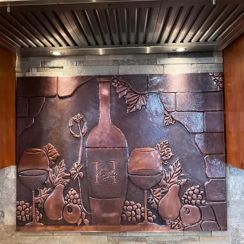 Vista 4 de Protector contra salpicaduras de cocina, botella de vino y vidrio, diseño de uvas y peras), panel de cobre personalizado, azulejos de cobre hechos a