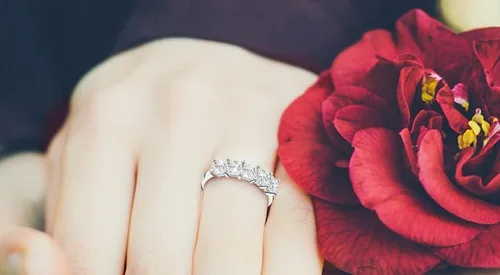 Vista 2 de Anillo de moissanita eternidad, anillos de boda para mujer, 2.0 quilates, 5 piedras, anillo de moissanita de plata de ley 925 con chapado en oro
