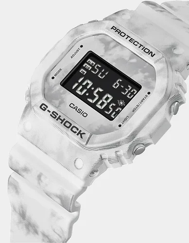 Vista 2 de G-Shock DW5600GC-7 Grunge - Reloj de camuflaje de nieve color negro y blanco