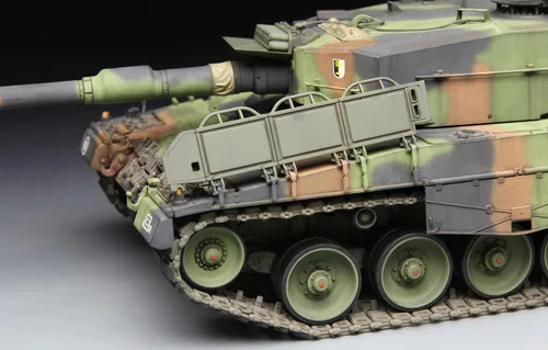 Vista 9 de Meng Kit de modelo de tanque de batalla principal alemán leopardo