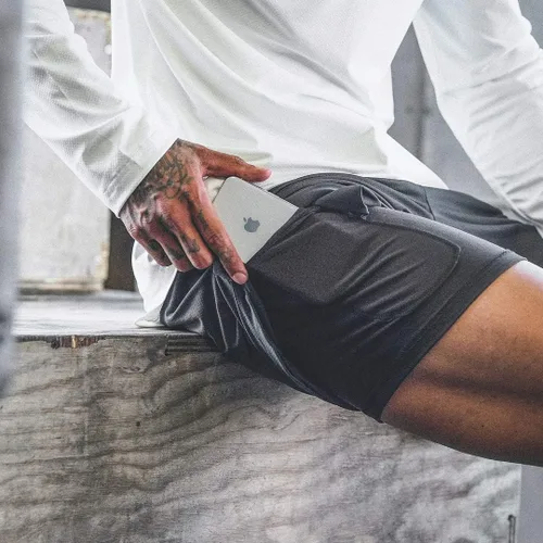 Vista 4 de Akk Pantalones cortos 2 en 1 para hombre, para correr, entrenamiento, yoga, gimnasio, deportes, con bolsillos para teléfono con cremallera