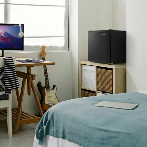 Vista 8 de West Bend Mini refrigerador compacto para oficina en casa o dormitorio, descongelación automática con puerta reversible, clasificación Energy Star