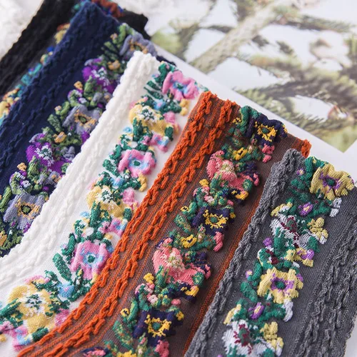 Vista 2 de Zhousensen Calcetines de punto trenzado con diseño floral para mujer