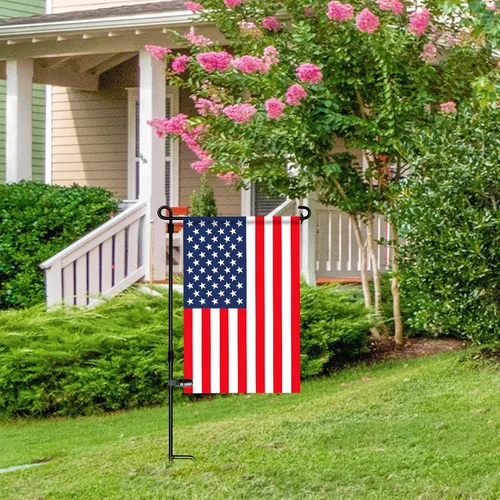 Vista 7 de HOOSUN Paquete de 10 clips y tapones para banderas de jardín, clips de tigre para soporte de bandera de jardín, tapones de goma para bandera