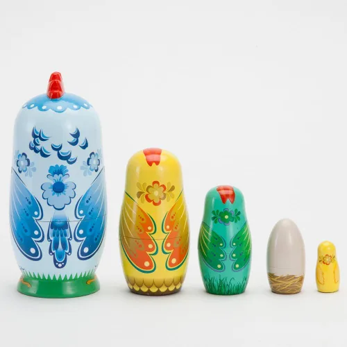Vista 5 de Bits and Pieces - "Hazel & Friends Nesting Chickens - Muñecas anidables de madera pintadas a mano - Matryoshka - Juego de 5 muñecas de 5-1/2" de alto
