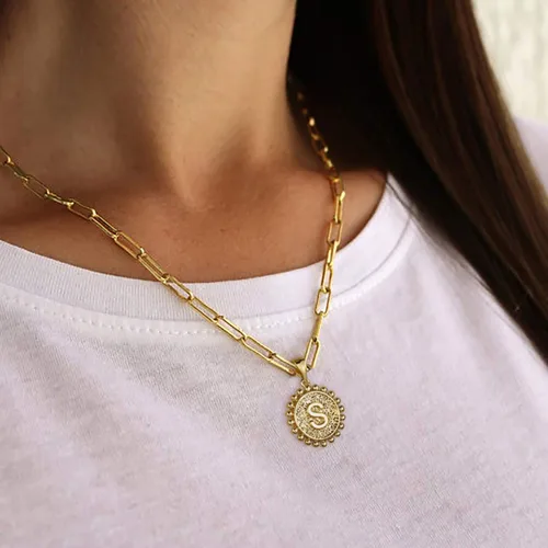 Vista 2 de Collares con iniciales en capas de oro para mujer, collar de cadena de clip chapado en oro real de 14 quilates, collares con inicial, gargantilla