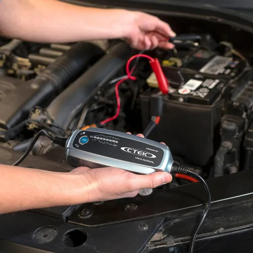 Vista 4 de CTEK (56-926) US cargador automático de batería de litio y de fosfato de hierro-litio de 12 V