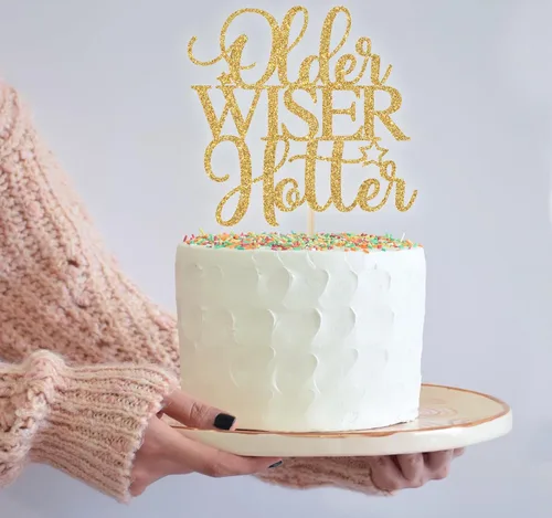 Vista 4 de Older Wiser Hotter - Decoración para tartas, divertidos suministros de fiesta de cumpleaños para adultos, 30, 40, 50, 60, 70, 80, decoraciones