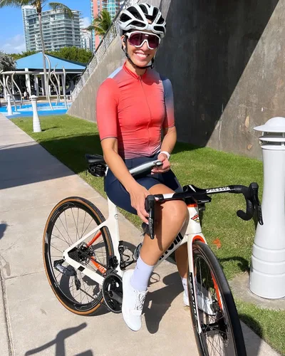 Vista 7 de Wulibike Camiseta de ciclismo para mujer, manga corta, camisetas de bicicleta para mujer, camiseta de ciclismo con tres bolsillos