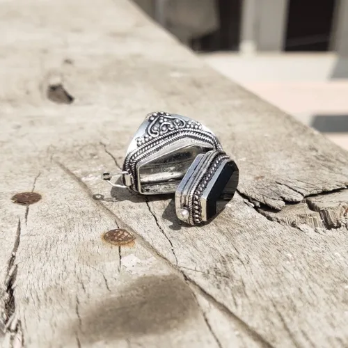 Vista 3 de Black Onyx Box Ring, Coffin Box Ring, Unique Jewelry, Boho Style, Poison box Ring, Handmade Poison Ring, Openable Poison Ring, Poison ring, Silver
