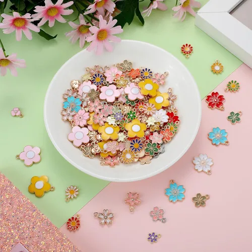 Vista 2 de Kigeli 120 dijes de flores para hacer joyas, varios metales mezclados con flores de primavera, flores de cerezo, colgantes de pulsera, colgantes