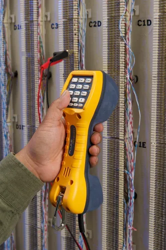 Vista 2 de Fluke Networks serie TS30 juego de prueba de teléfono, 1