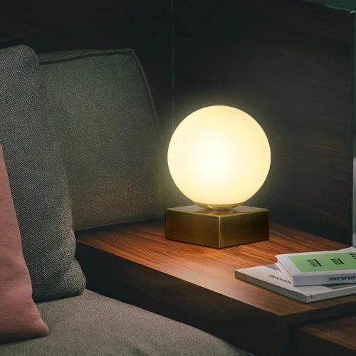 Vista 3 de FLORNIA Lámpara de mesa con forma de globo, moderna lámpara de mesa redonda industrial, lámpara de mesa de noche única con pantalla de vidrio y base