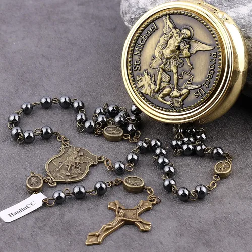 Vista 9 de Collar con rosario católico de San Miguel Arcángel con cuentas de piedra negra de hematita con caja de regalo de metal dorado para hombres