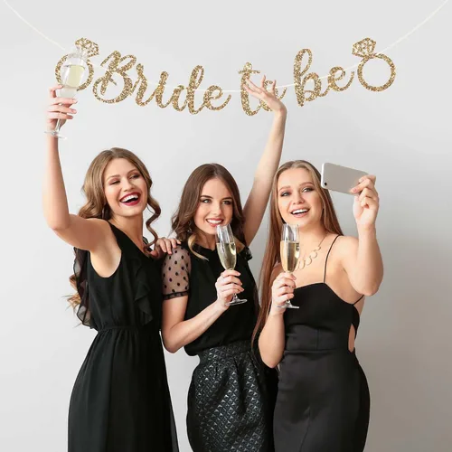 Vista 7 de Cartel pre-encordado de la novia para ser – No DIY – Cartel de despedida de soltera con purpurina dorada en escritura – Guirnalda preencordada
