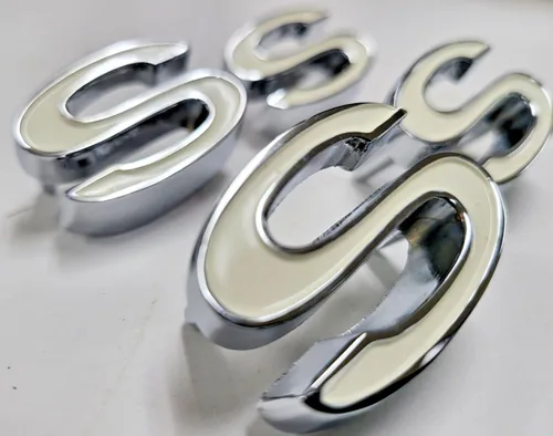 Vista 3 de 4 emblemas de guardabarros delanteros Chevelle SS 1969-72 3D 3953634 repuesto para SS (blanco)