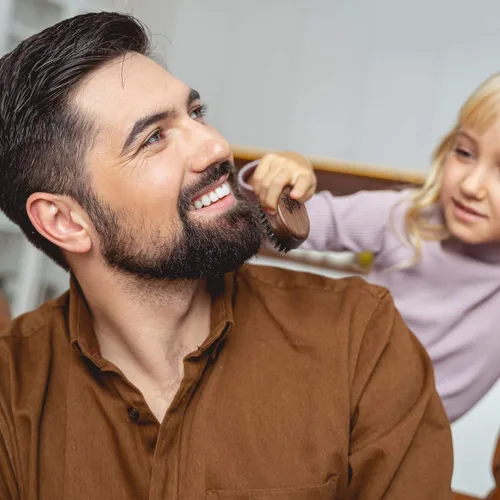 Vista 5 de BFWood Cepillo pequeño para barba de viaje, cerdas naturales de jabalí con madera de nogal negro