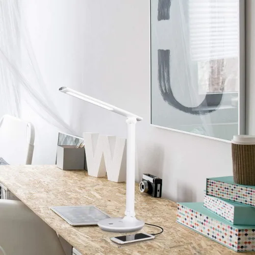 Vista 7 de OttLite Lámpara de escritorio LED Emerge con puerto de carga USB de 2.1 A