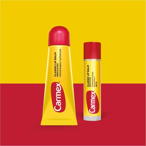 Vista 2 de Carmex Paquete de bálsamo labial medicado clásico, hidratante labial para labios agrietados, paquete variado de 9 unidades (2 tubos, 7 palos)