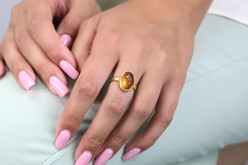 Vista 2 de Anillo de citrino de oro macizo – Piedra natal de noviembre de 14 quilates – Elegante anillo apilable con bisel ovalado – Propuesta perfecta