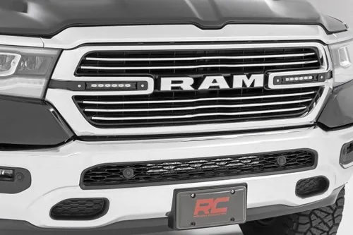 Vista 4 de Rough Country Kit de parrilla LED de 6" serie negra dual para 19-24 Ram 1500-70783