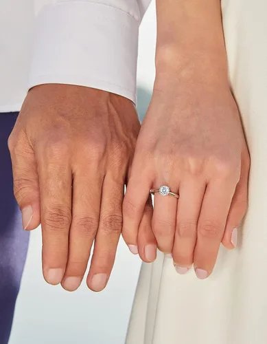 Vista 8 de MomentWish Anillos de moissanita, anillos de moissanita de 1 quilates para mujer, anillos solitarios de plata de ley 925 con diamantes de imitación