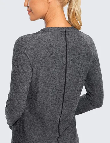 Vista 3 de CRZ YOGA Camisas de entrenamiento de manga larga para mujer, camisetas de yoga atléticas con agujero para el pulgar