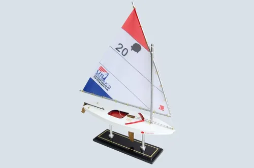 Vista 3 de LK Decoración de barco de vela modelo Sunfish de madera 16"-10