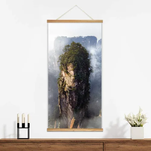 Vista 2 de wall26 - Póster colgante con marcos de madera - Cumbre de montaña en la niebla - Arte decorativo de pared listo para colgar - 18 x 36 pulgadas
