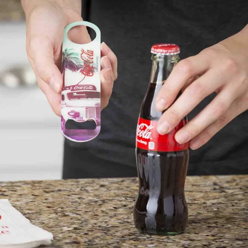 Vista 4 de Tablecraft Coca-Cola Vintage Logo "Beach" Abrebotellas Plano, Rojo