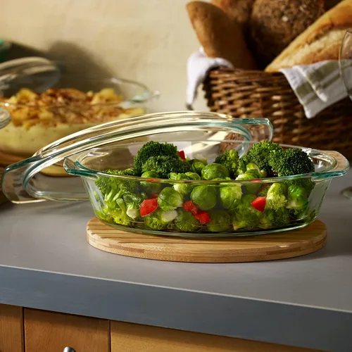 Vista 2 de Libbey Baker's Basics - Cacerola de vidrio, apilable, transparente, versátil, de 1.6 cuartos de galón con tapa, plato ovalado para hornear