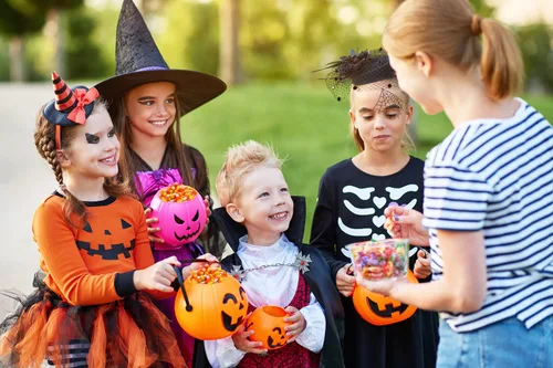 Vista 7 de Fruidles Dulces de maíz de Halloween, aperitivos divertidos y festivos, certificado Kosher, sin nueces, sin lácteos, caja (1 libra)