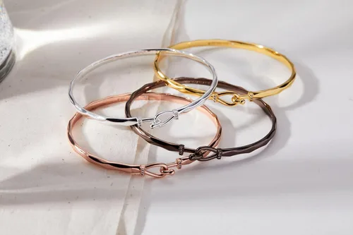 Vista 7 de Alex and Ani Pulsera de tensión de gancho facetado brillante plateado