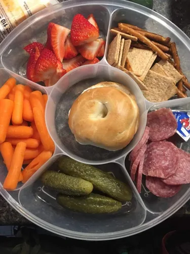 Vista 6 de Paquete de 2 recipientes para servir dulces y nueces, bandeja de aperitivos con tapa, 6 compartimentos redondos de plástico para almacenamiento