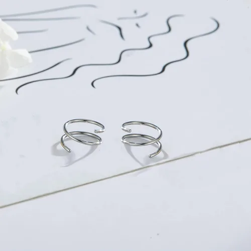 Vista 6 de Aretes de aro dobles para piercing individual, aretes dobles para un agujero dorado, piercing falso de plata, piercing doble de cartílago hecho a
