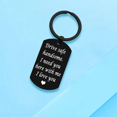 Vista 2 de Llavero con texto en inglés "Drive Safe Handsom", regalos divertidos para hombres, regalos para él, llavero para novio, regalo de novia, marido