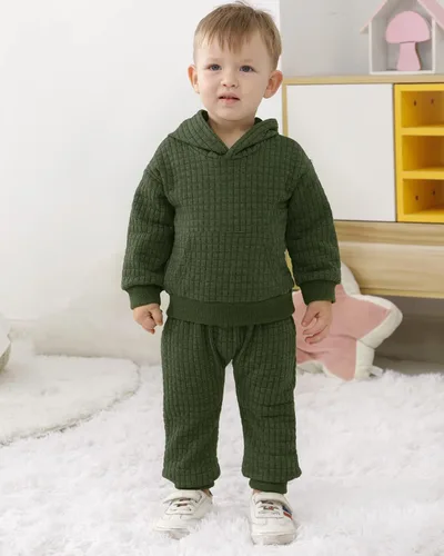 Vista 2 de Conjunto de 2 piezas de ropa para bebés y niños pequeños con estampado de letras y pantalones largos de camuflaje