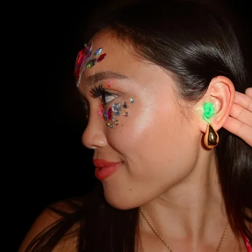 Vista 6 de Eargasm Tapones para los oídos de alta fidelidad que brillan en la oscuridad para conciertos, festivales, músicos, DJs, protección auditiva nocturna
