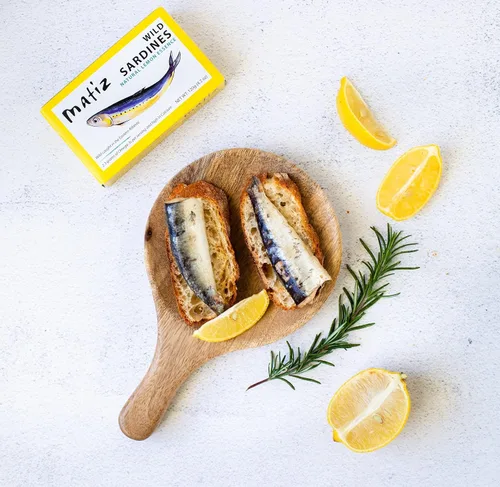 Vista 3 de Matiz Sardinas con limón Empaquetadas en aceite de oliva (4.2oz/120G Tin)