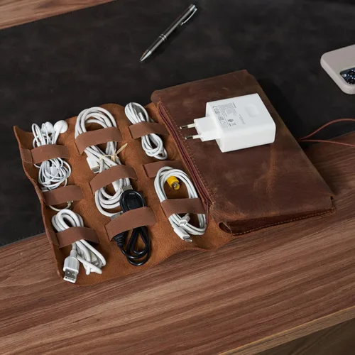 Vista 4 de HARDISTON Organizador de cables electrónicos de cuero genuino personalizado, organizador de cables de viaje hecho a mano, estuche organizador