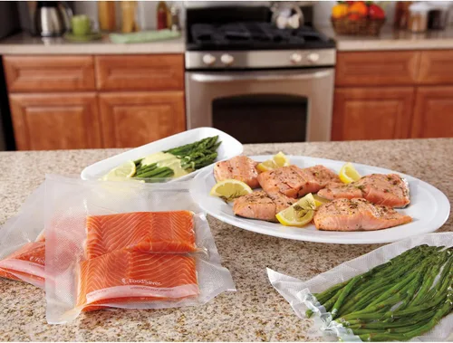 Vista 7 de FoodSaver Bolsas selladoras al vacío, 11 pulgadas x 16 pies (paquete de 2) y bolsas selladoras al vacío, rollos para almacenamiento hermético