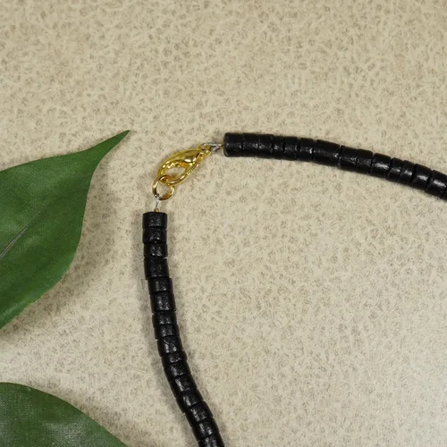 Vista 4 de Beautiful Handmade Black Coco Shell with Gold Bead Necklace 16, 18, 20 or 24 inch