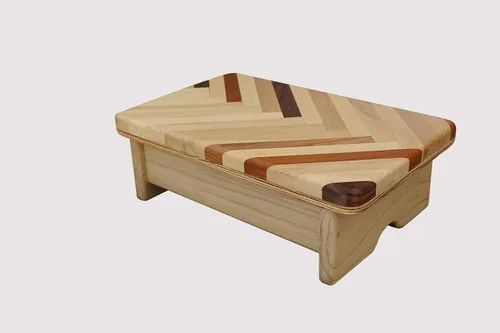 Vista 4 de Taburete de pie de madera de álamo con diseño de cheurón de 4 pulgadas de alto (fabricado en los Estados Unidos)