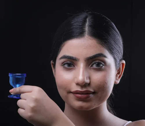 Vista 7 de Juego de 2 vasos de lavado de ojos para mantener tus ojos limpios y saludables, color azul