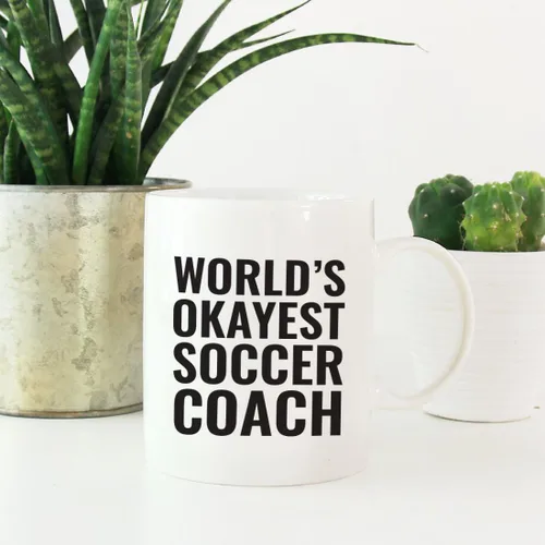Vista 2 de Andaz Press Taza de café de 11 onzas, regalo de broma para profesores, entrenador de fútbol más bueno del mundo, paquete de 1, divertida taza